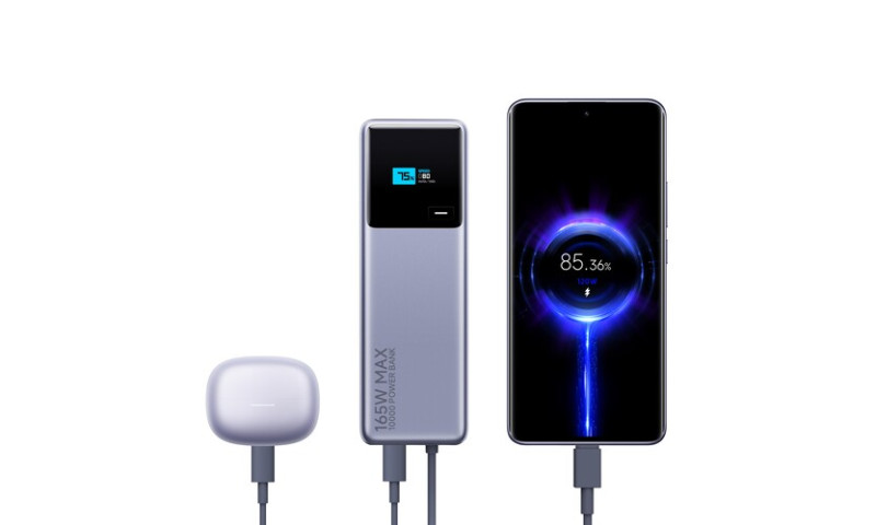 A 165 wattos power bank az integrált kábel mellett csak USB-C csatlakozóval van felszerelve, ezen USB-A nincsen