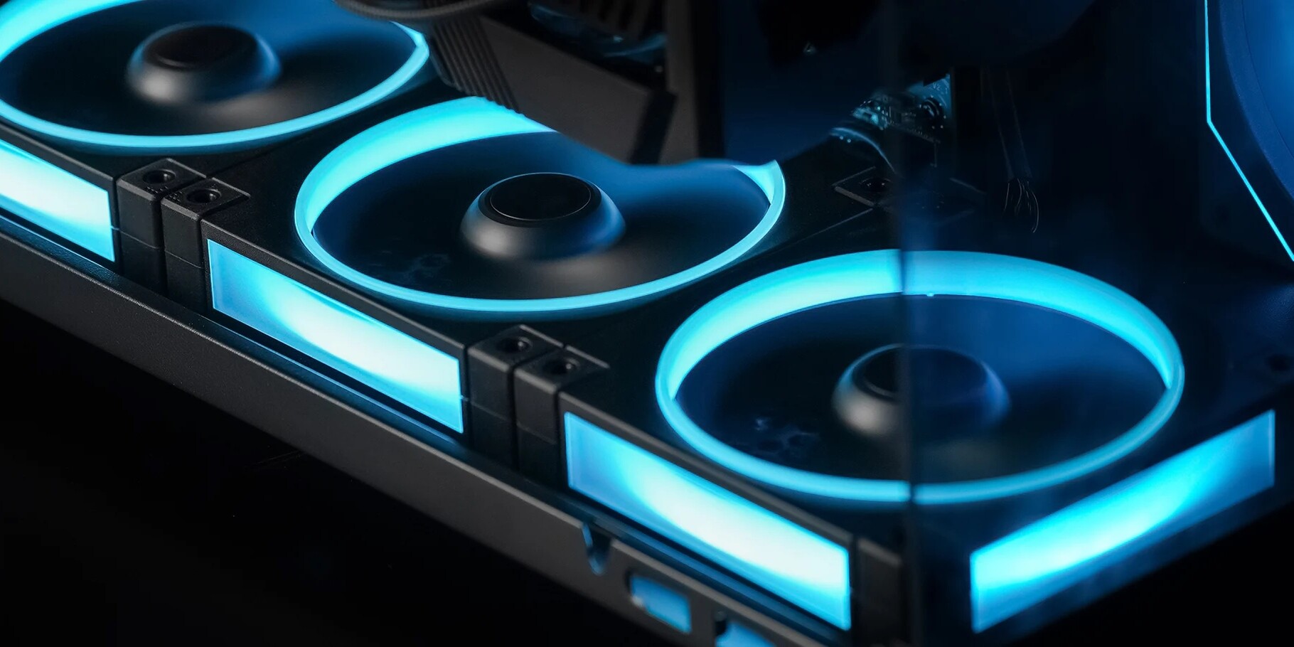 Láncba köthető DeepCool ventilátor az ARGB fények kedvelőinek