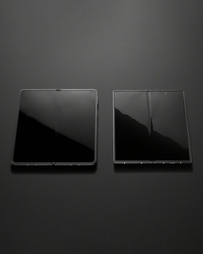 Az Oppo Find N5 a Samsung Galaxy Z Fold6 mellett