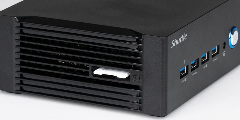 Hawk Point SoC APU-val szerelt mini PC a Shuttle keze nyomán