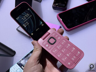 Kezemben a HMD 2660 Flip