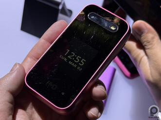 Kezemben a HMD 2660 Flip