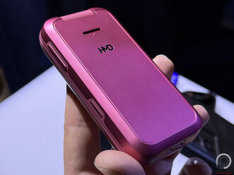 Kezemben a HMD 2660 Flip