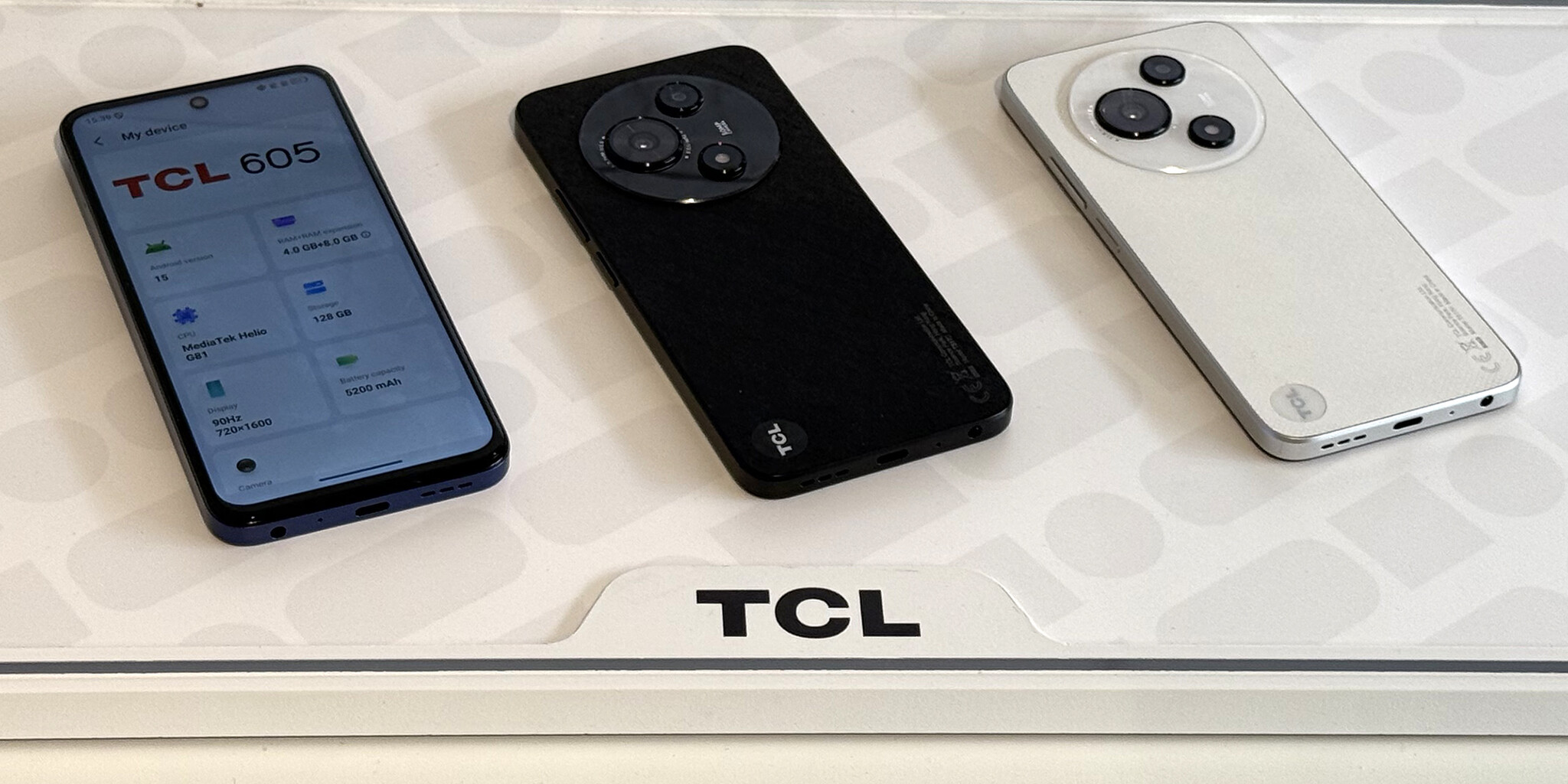MWC 2025: Féltucatnyi új telefon és egy új tablet jön a TCL-től