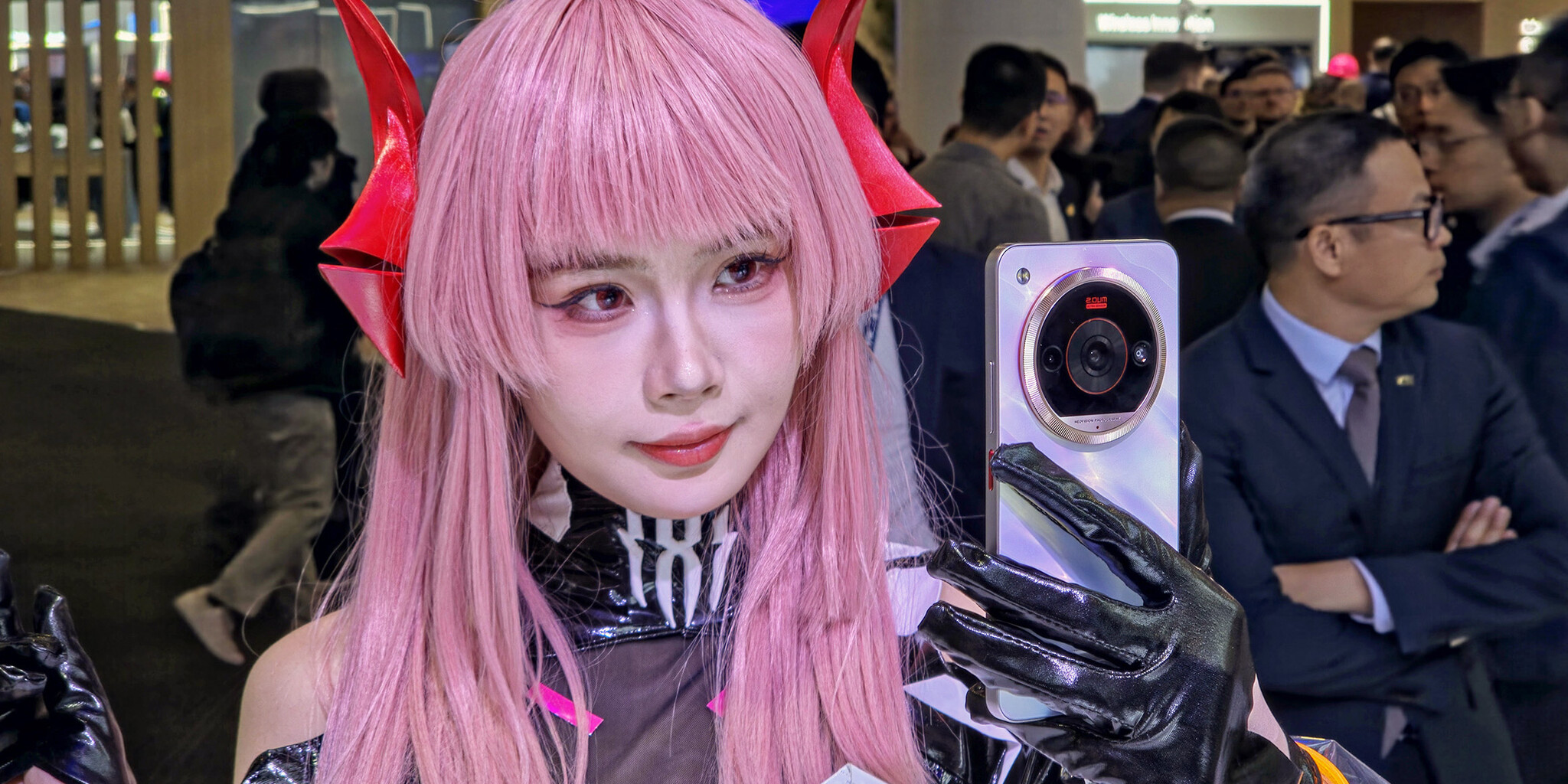 MWC 2025: Focusban a tekerhető kameragyűrű