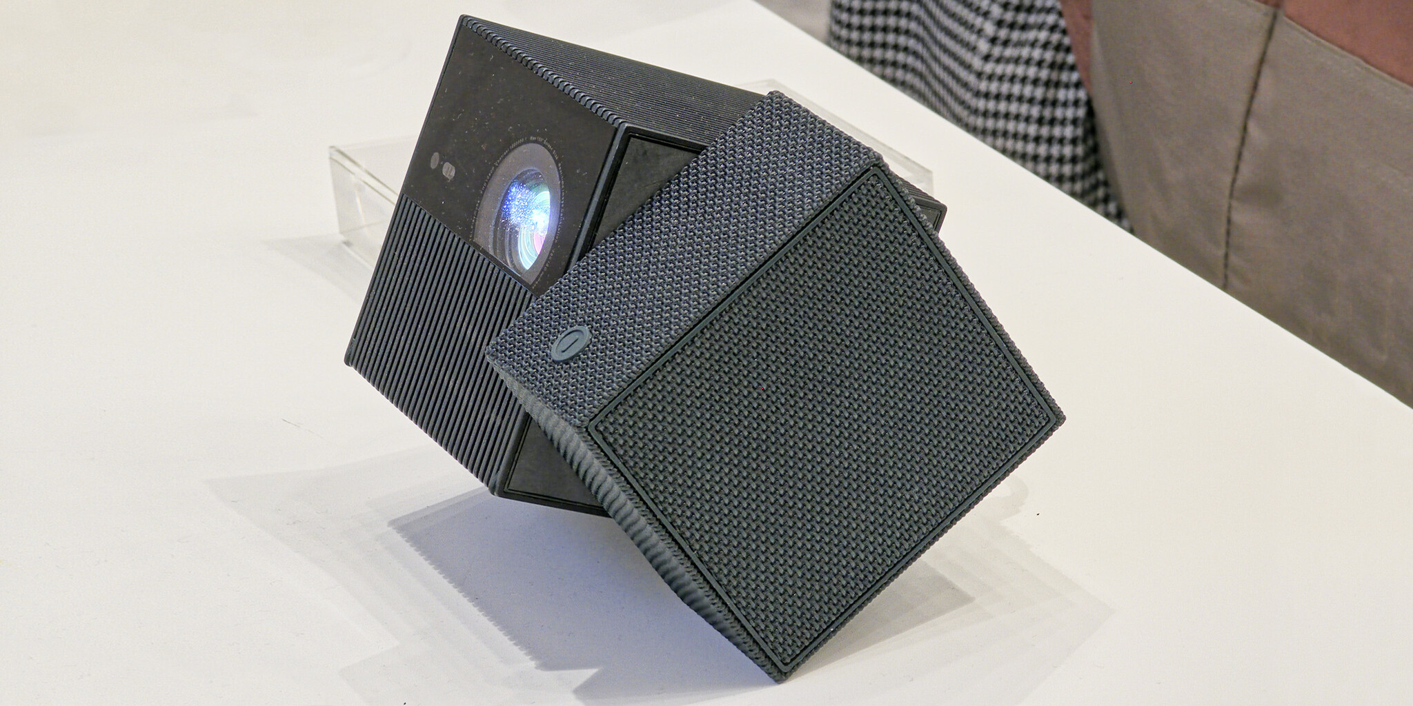 MWC 2025: Rubik-kocka? Nem, TCL projektor