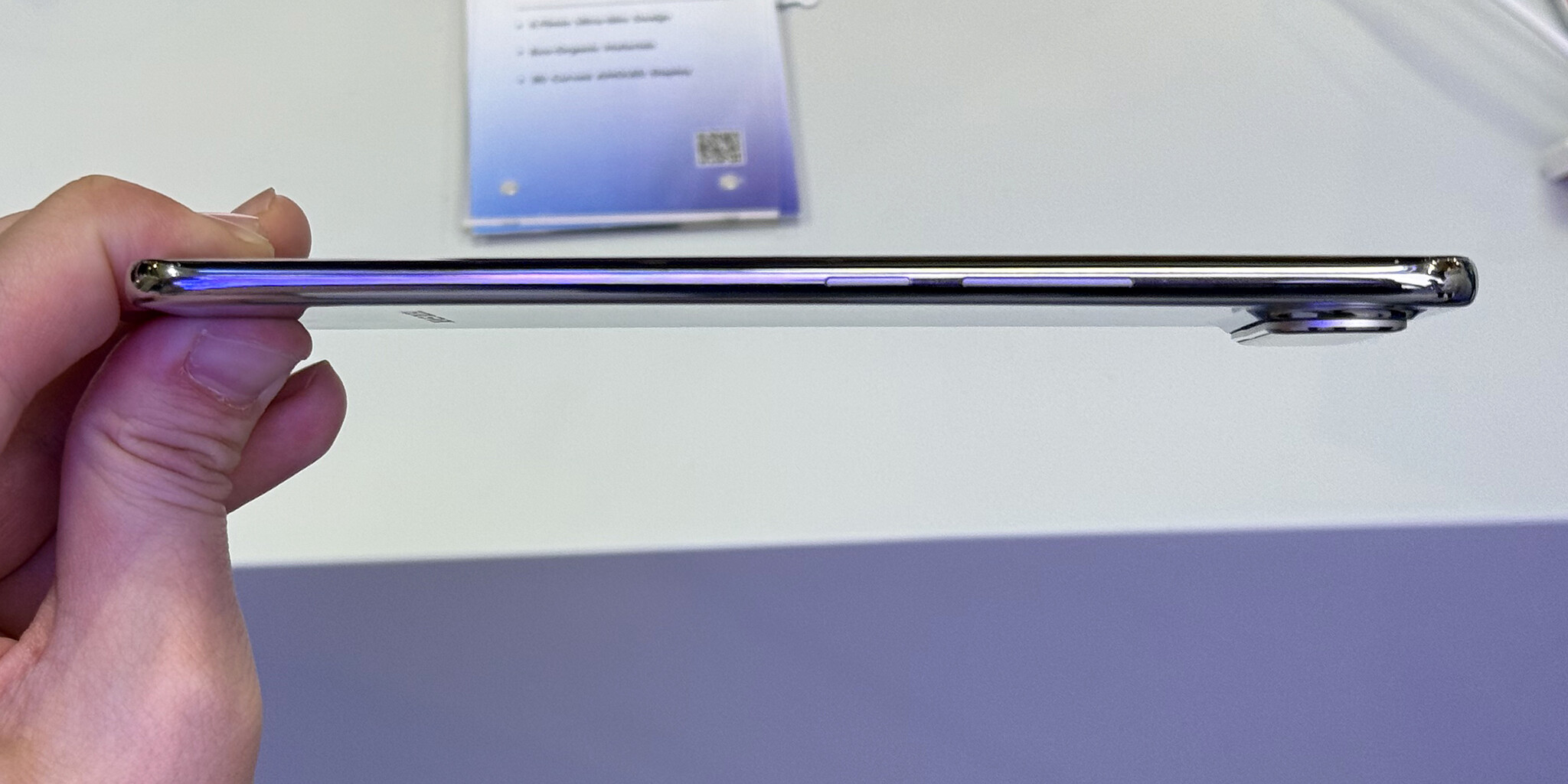 MWC 2025: Kezünkben a Tecno papírvékony mobilja