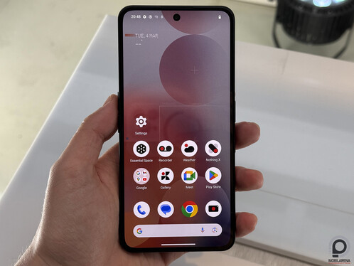 Balra a Phone (3a), jobbra a Phone (3a) Pro elölről