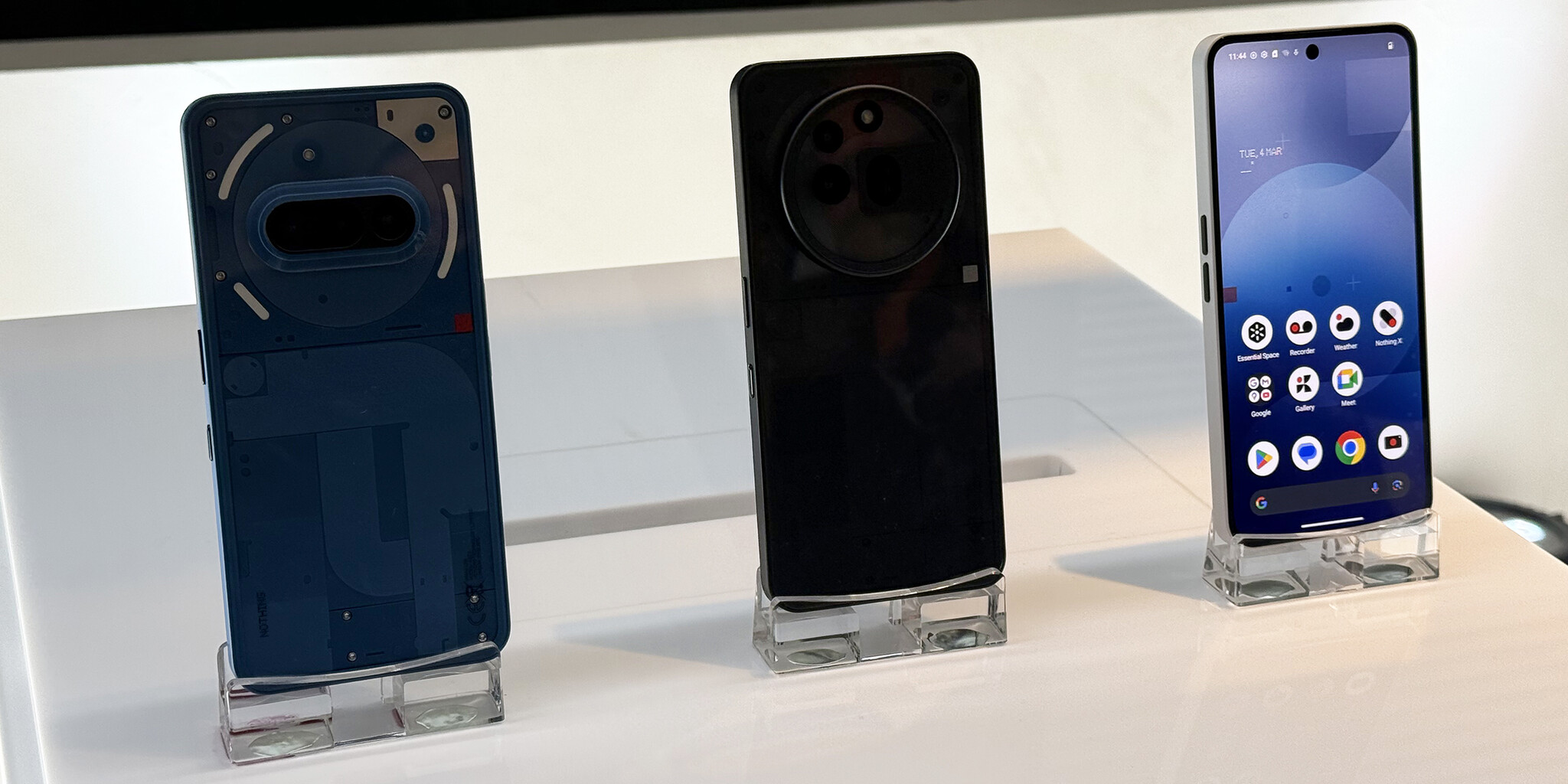 MWC 2025: Kezünkben az új Nothing mobilok
