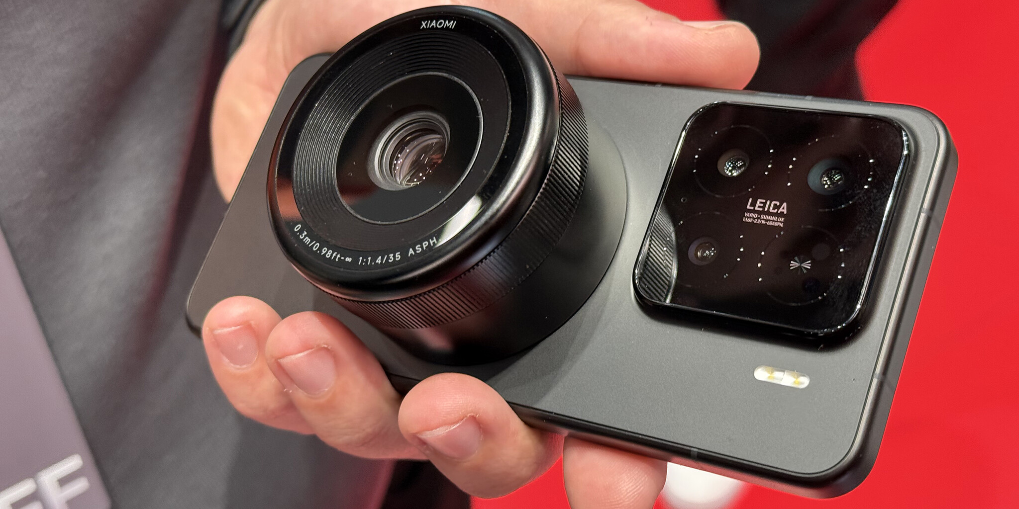 MWC 2025: Objektívet kíván a háta közepébe ez a Xiaomi 15