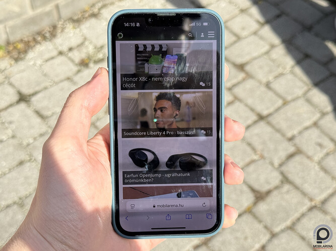 iPhone 16e közvetlen napfény alatt