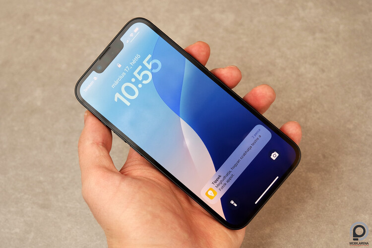 Ennyiből nehéz lenne megmondani, hogy ez egy iPhone 16e és nem egy 13 vagy 14