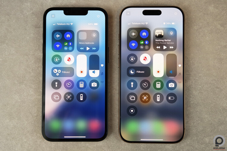 Balra a 16e, jobbra a 16 Pro