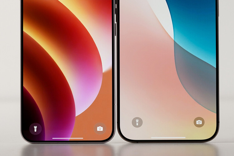 Balra az Oppo Find X8S, jobbra az Apple iPhone 16 Pro Max. Utóbbinak 1,36 mm-es a kijelzőszegélye, az Oppo a poszt szerint ennél vékonyabbat csinált