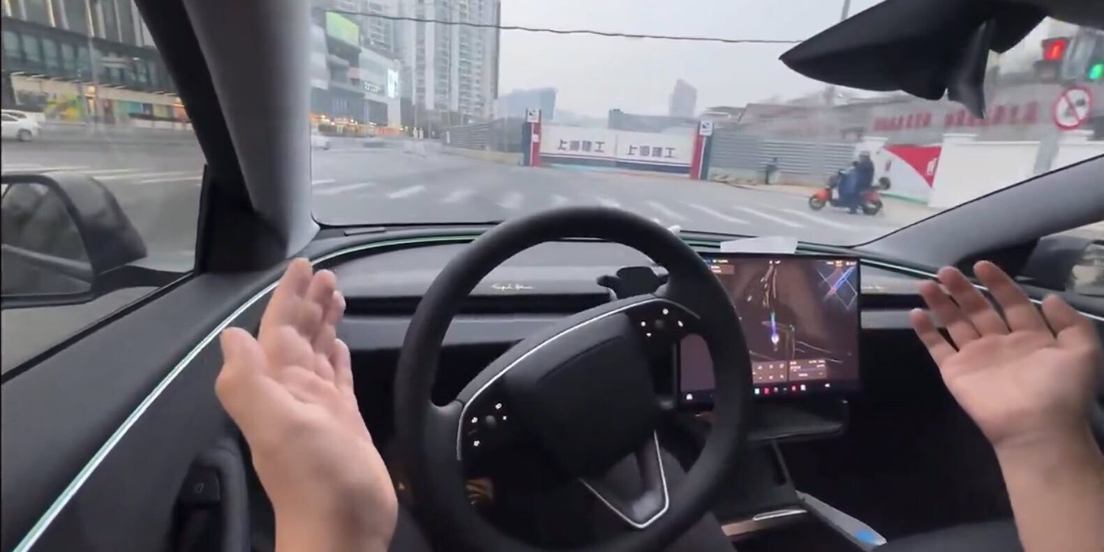 Akadozva indul a Tesla FSD-je Kínában