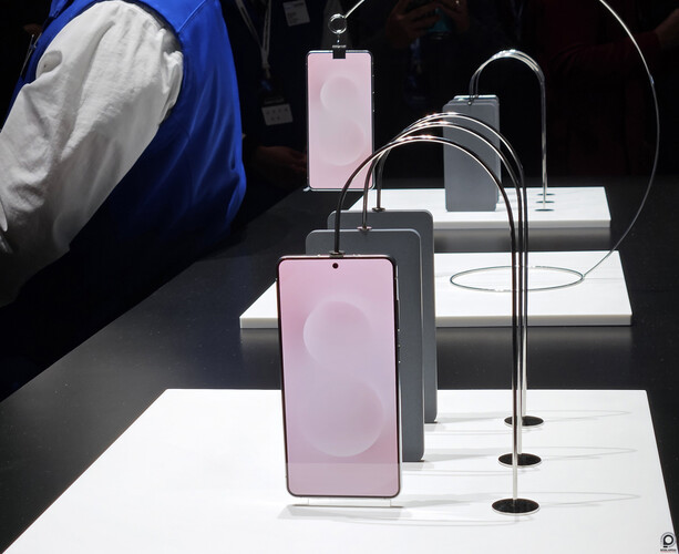 Az Unpacked és az MWC eseményeken is csak ilyen formában volt megnézhető, kipróbálni nem lehetett