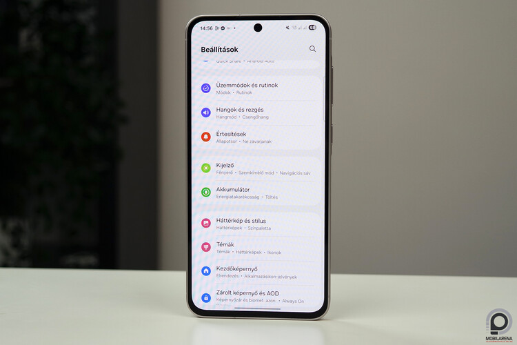 Azért megint csak nem lett szimmetrikus az a káva