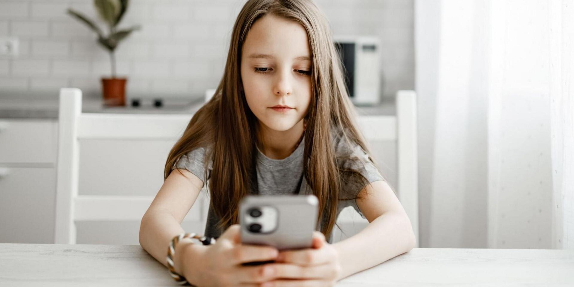Az ausztrálok kitartanak a közösségi média életkori korlátozása mellett