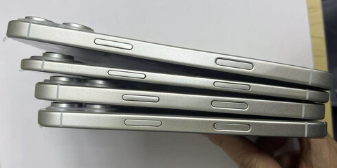 Az iPhone 17 széria dummy modelljei oldalról