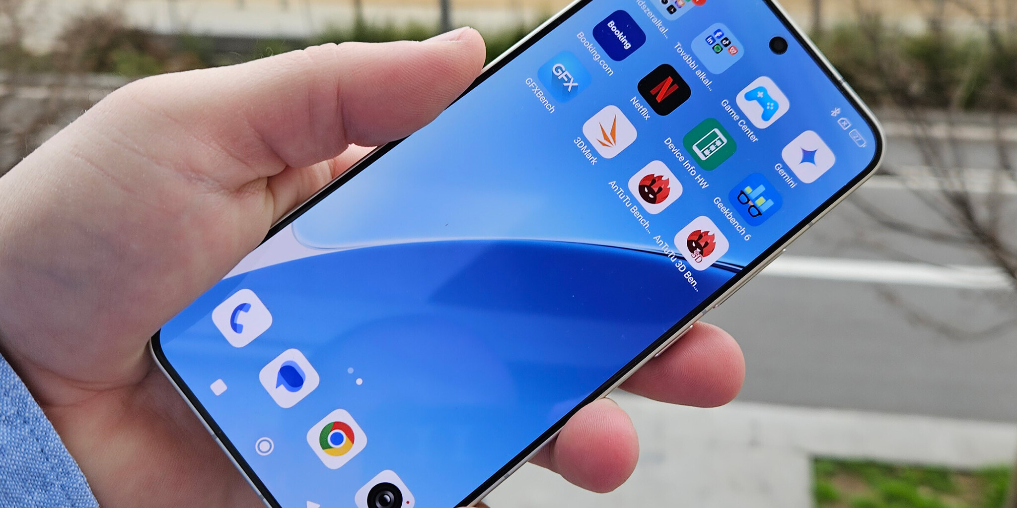 Pici telefon, óriás akksival?