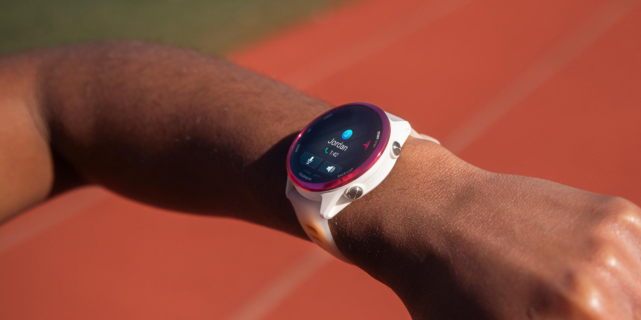 Új AMOLED kijelzős Garmin óra érkezett, itt a Forerunner 570