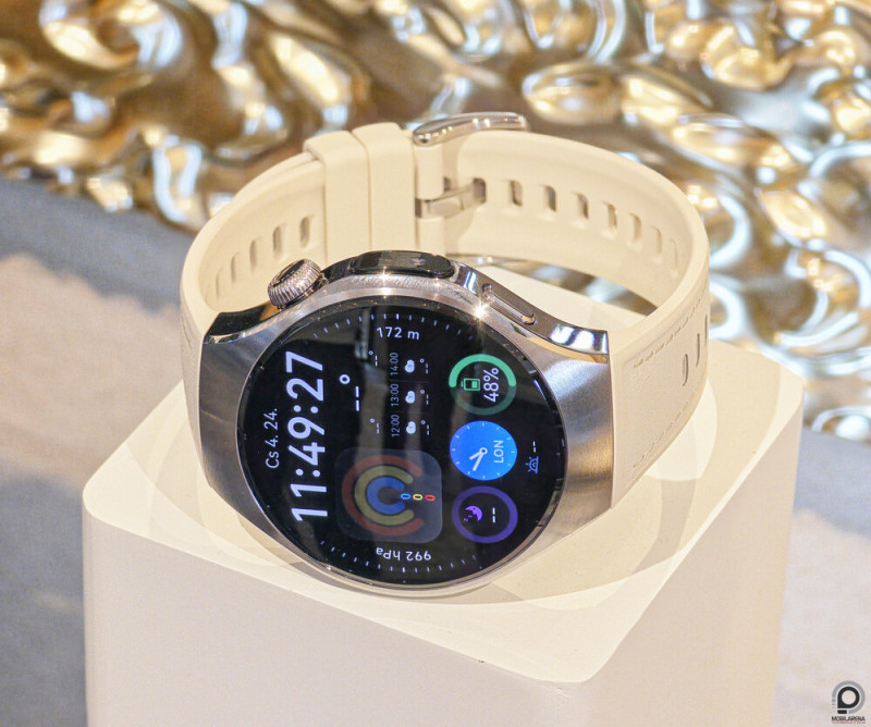 A Huawei Watch 5 Pro 42 mm