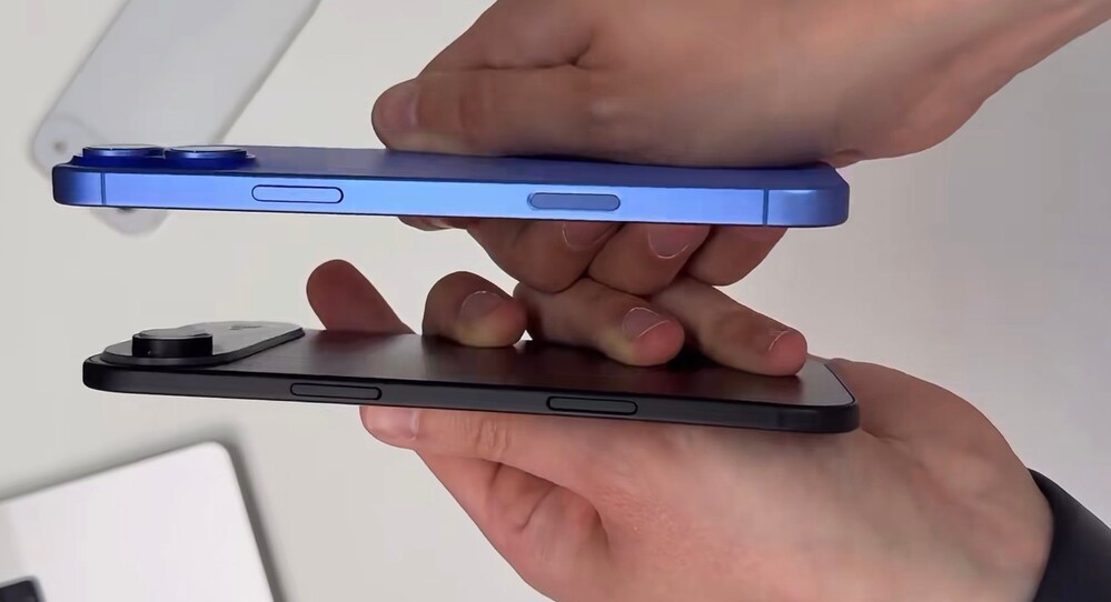 Az iPhone 16 Plus egy iPhone 17 Air minta felett