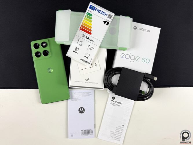 Megérkezett hozzánk a Motorola Edge 60 tesztre, ennek dobozában már ott az új kötelező címke is