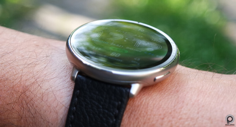 Zafírkristály védi a Premium változat kijelzőjét