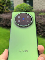 Részletes fotóanyag a Vivo X Fold 5 zöld színű változatáról