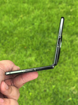 Részletes fotóanyag a Vivo X Fold 5 zöld színű változatáról