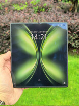 Részletes fotóanyag a Vivo X Fold 5 zöld színű változatáról