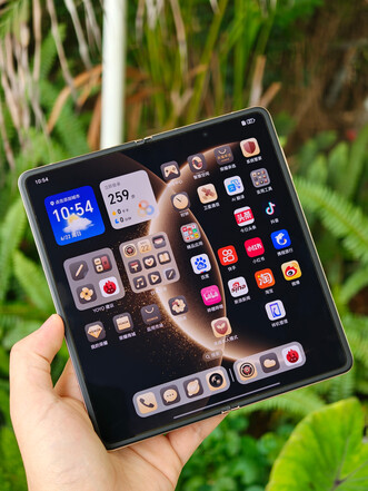 A Honor Magic V5 külső és belső kijelzője