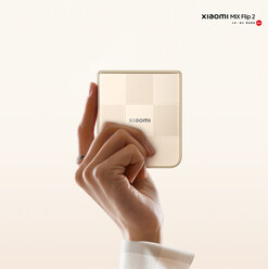 Képeken a Xiaomi Mix Flip 2