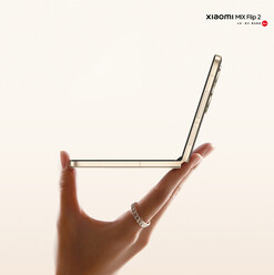 Képeken a Xiaomi Mix Flip 2