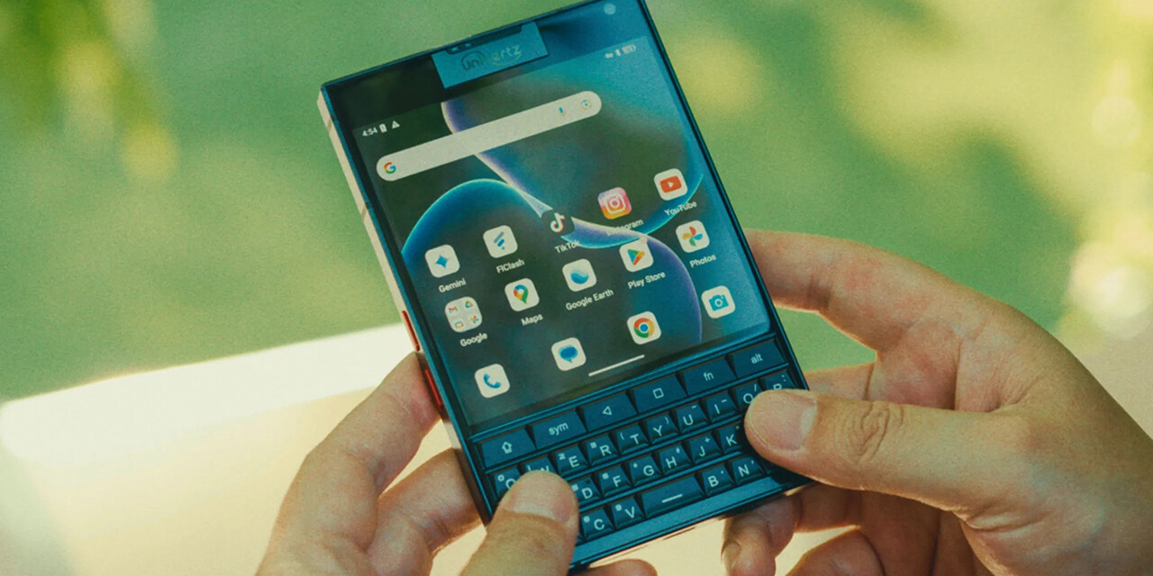 QWERTY billentyűzet és másodlagos kijelző is lesz a Titan 2-ben