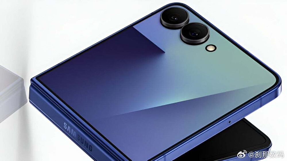 A Galaxy Z Flip7