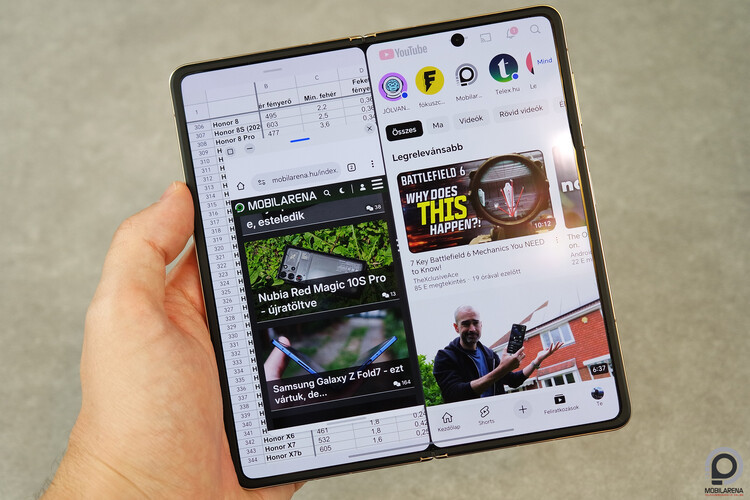 Kinyitott állapotban csak úgy pörög a multitasking