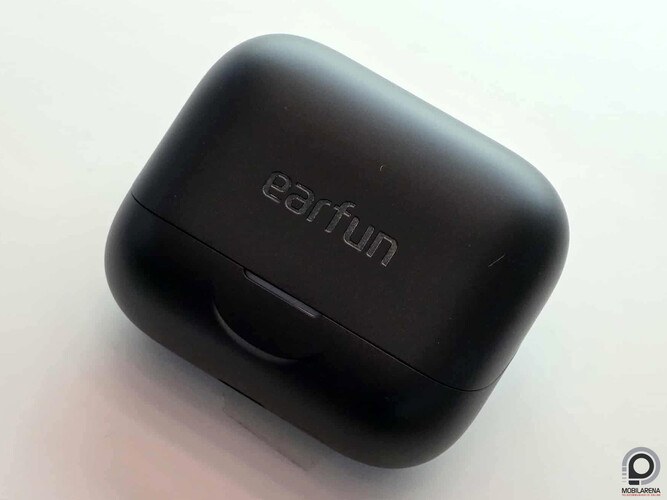 A fekete színű változat hordozója