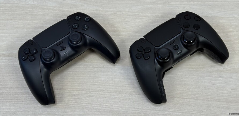 Kísérteties a hasonlóság a DualSense kontrollerrel, az összhatás mégis kicsit más.