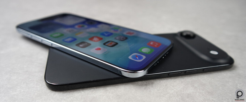 Feketében a keret is fekete