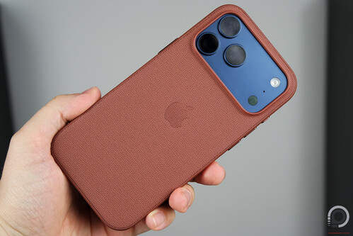 17 Pro Max az új TechWoven tokban