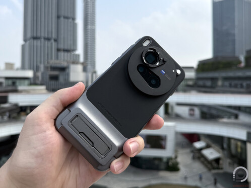 Az X300 Pro a fotós kiegészítőivel