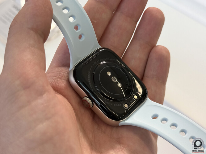 Az optikai érzékelő az óra hátoldalán