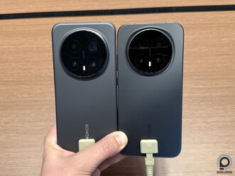 Balra a Magic8 Pro, jobbra a Magic8