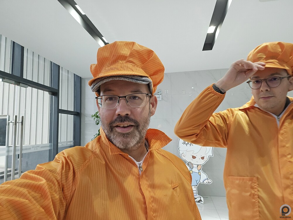 Ebben a hacukában lehetett bemenni a gyárba