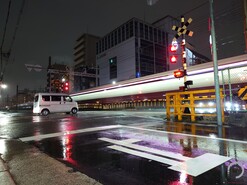 Minoo, Kiotó, és egy oszakai kereszteződésben elsuhanó szerelvény