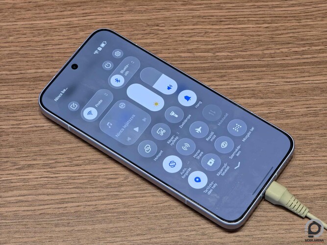 A MagicOS 10-en is beállíthatók az áttetsző gombok