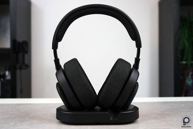 A fejhallgató a dokkolójában