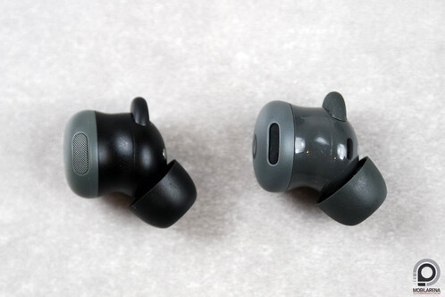 Bal oldalon a Pro 2, jobb oldalon itt is a Buds 2a